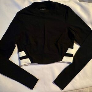 VAARA Orie Long Sleeve Crop Top Small